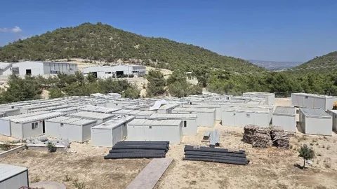 Mersin'de Yangında Evleri Zarar Gören Köylülere Yaşam Konteynerleri Kuruluyor