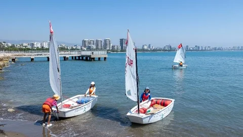 Mersin’de Yelken Tutkunlarının Denizle Buluştuğu Nokta: Babil Su Sporları Merkezi