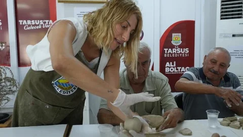 Tarsus'ta Emekliler, Seramik Yaptı