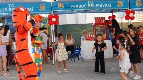 Tarsus Atalar'da Köy Meydanı Şenlik Alanına Döndü