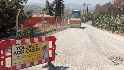 Büyükşehir Belediyesi’nden Tarsus’un Taşkuyu ve Sucular Mahallelerinde Sathi Asfalt Çalışması