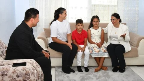 Vali Eşi Toros'tan Gazi Ailesine Ziyaret