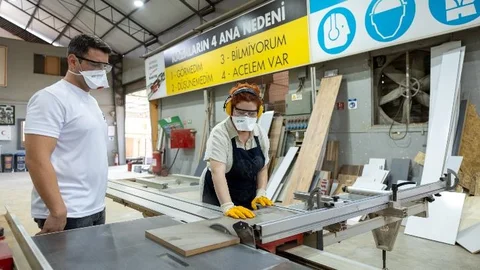 Geleceğin Mobilya Ustaları Büyükşehir’le Yetişiyor