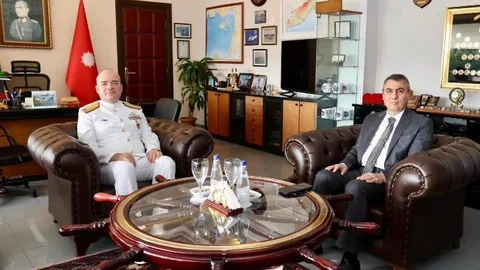 Vali Toros'tan, Tuğamiral Kazankaya'ya İade-i Ziyaret