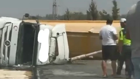 Mersin Tarsus E-5 Karayolunda Harfiyat Kamyonu Devrildi