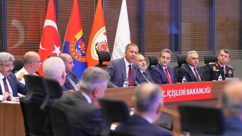 Mersin Valisi Atilla Toros, İçişleri Bakanı Ali Yerlikaya’nın Başkanlığında Düzenlenen Toplantıya Katıldı