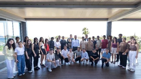 Mersin Büyükşehir’in Kurs Merkezleri’nden Mezun Olan Öğrencilerden Başkan Seçer’e Ziyaret