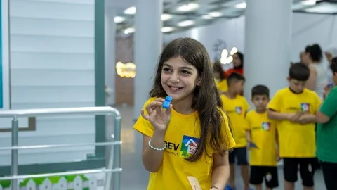 Mercan Bilim Merkezi’nde Pet Şişe Kapaklarından Acil Durum Düdüğü Üretiliyor