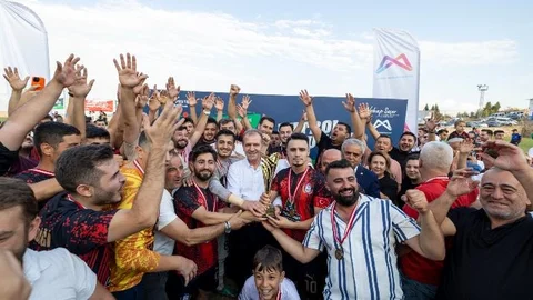 Başkan Seçer, ‘30 Ağustos Ayvagediği Zafer Kupası Futbol Turnuvası’nın Final Maçını İzledi