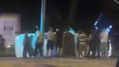 Mersin’de Cennet Cehennem Kavşağında Kaza: Araç Çarpıştı Yan Yattı Yaralılar Var