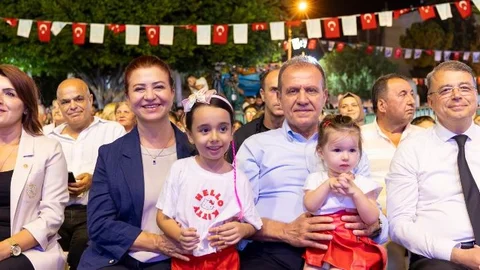 Başkan Seçer ve Meral Seçer, ‘52. Uluslararası Silifke Müzik ve Folklor Festivali’nin Açılışına Katıldı