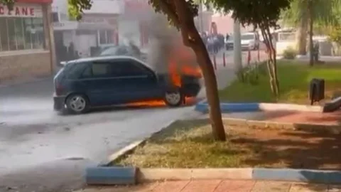 Mersin'de Park Halindeki Araçta Yandı