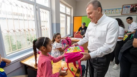1. Sınıf Öğrencilerinin İlk Çantaları Başkan Seçer’den
