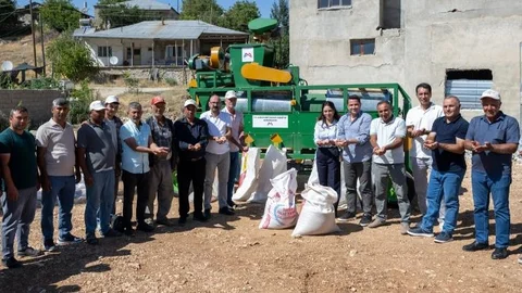 Mersin Büyükşehir’den Üreticilere ‘tohum Eleme Makinesi’ Desteği