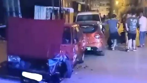 Mersin'de Bmw'yle 6 Araca Çarptılar, Yaya Olarak Kaçtılar