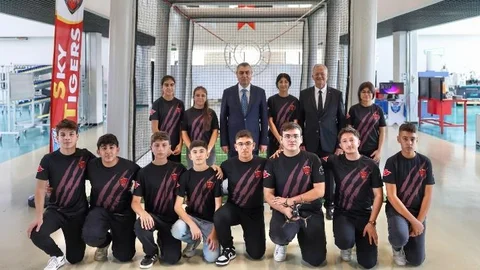 Mersin Valisi Toros'tan Mersin Özel Şişecam Mtal Öğrencilerini Ziyaret Etti