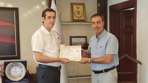 Bozyazı Kaymakamı Topsakaloğlu, Tapu Müdürü Aydınlı' ve Personeli Başarı Belgesi İle Ödüllendirdi