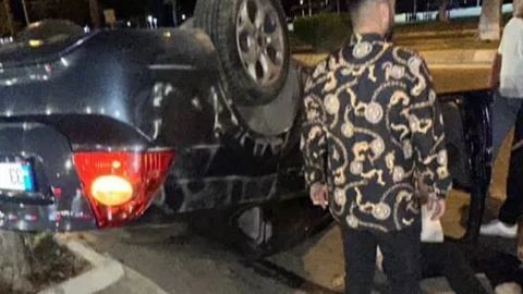 Mersin’de Araç Takla Atarak Ters Döndü