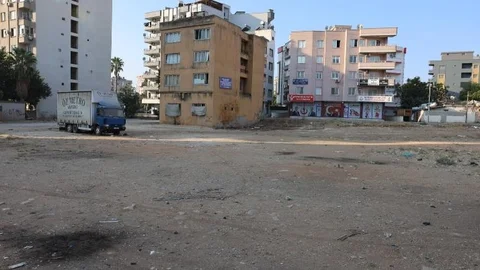 Yoğun Şikayet Sonuç Verdi: Mersin’de Kuş Pazarı Kaldırıldı!
