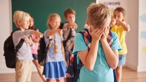 Okullar Açıldı, Ailelerin Gözü Akran Zorbalığında. Akran Zorbalığına Karşı Ailelerin Yapmalı? İşte Cevabı: