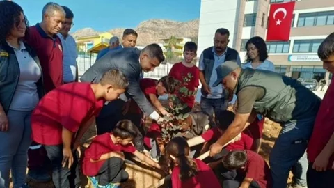 Mersin'de Eğitim-öğretim Yılı Orman Sevgisi ve Yangın Tatbikatıyla Devam Ediyor