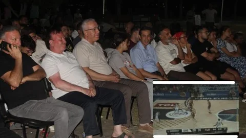 Bozyazılı'lar Türkiye- Yunanistan 2025 Avrupa Basketbol Şampiyonası Maçını Dev Ekranda İzledi