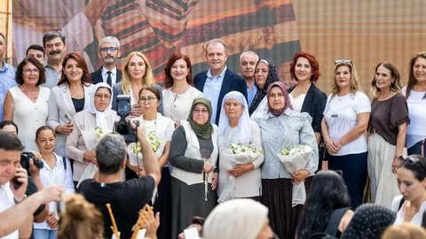 Başkan Seçer ve Meral Seçer 'mersin Dokumaları Kıyafet Sergisi'ne Katıldı