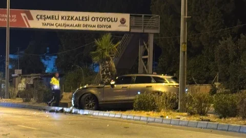 Mersin Erdemli’de Otomobil Park Halindeki Tıra Çarptı: 1 Yaralı