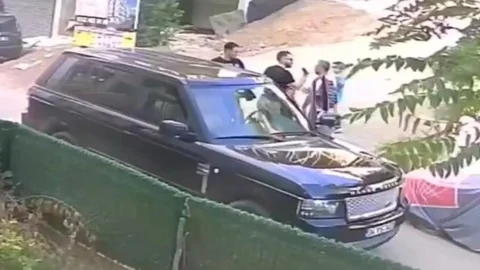 Sokak Ortasında, Çocuklarının Yanında… Babayı Tokatlayana… Gereği Yapıldı!