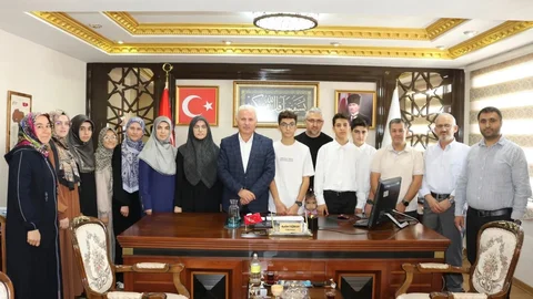 Mersin'de Hafızlık Yarışması'nda Erdemli'den Ayşe Beyza Üsücü İle Tarsus'tan Yunus Emre Yolgın İl Birincsi Oldu