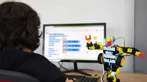 Öğrencilere "Dijital Dünyayı Güvenli Kullanım" Eğitimi