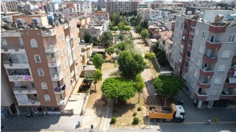 Mersin'de Manolya Parkı Baştan Sona Yenileniyor