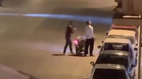 Mersin'de Daireyi Taşladılar, Küfür Ederek, Taciz Ettiler