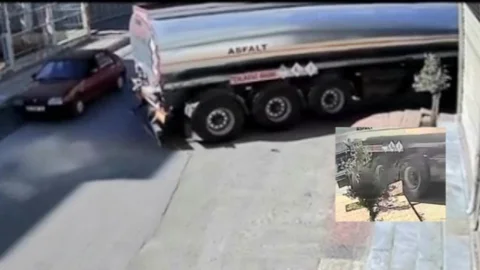 Mersin Akdeniz’de Tanker Manevra Yaparken Kaldırımı Parçaladı