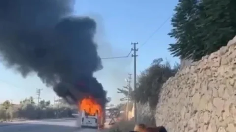 Erdemli’de Servis Aracında Yangın: Kooperatifin Açıklaması Yetersiz Kaldı!