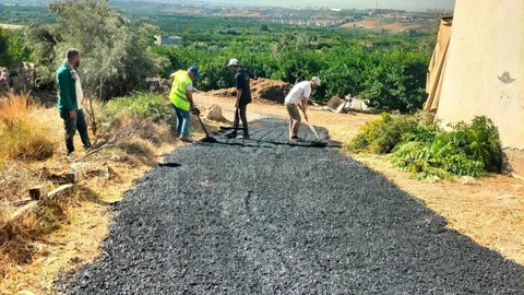 Akdeniz’in Yol ve Sokakları Yenilenmeye Devam Ediyor
