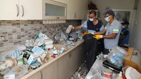 Akdeniz Belediyesi, Çöp Evi Temizledi