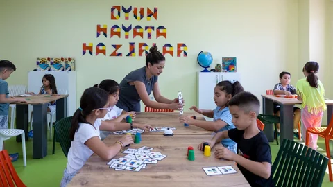 Mersin Büyükşehir’in ‘akıl ve Zeka Oyunları Atölyesi’nde Eğlence ve Öğrenme Bir Arada