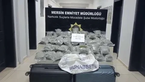 Mersin'de Yolcu Minibüsünde 35 Kilogram Skunk Ele Geçirildi*