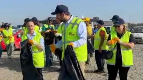 Çevreci Başkan Boltaç, Personeliyle Birlikte Tarsus Plajında Çevre Temizliği Yaptı