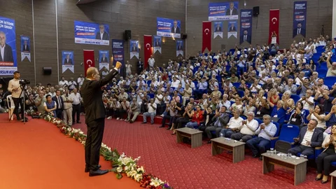 MBB Başkanı Vahap Seçer, CHP’nin ‘toroslar İlçe Kongresi’ne Katıldı