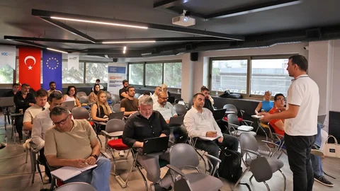 Mersin'de "İhracata Yönelik Chatgpt Arayüzü ve Custom Gpt Oluşturma Eğitimi" Düzenlendi.