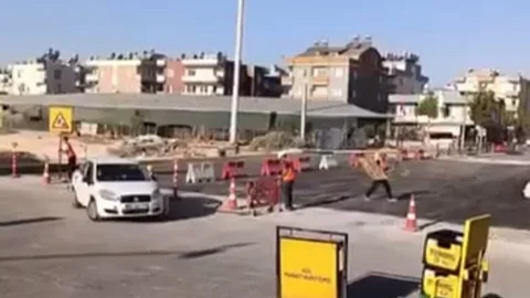 Tarsus'ta 4 Gündür Kapalı Olan 100. Yıl Hemzemin Geçidi Trafığe Açıldı