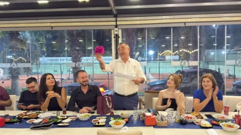 Menteş Şehit Osman Köse Ortaokulu Müdürü Memet Evran Emekli Oldu: Öğretmenlerden Veda Gecesi