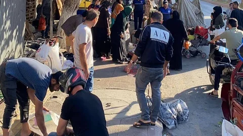 Akdeniz Zabıtası, Çevreye Rahatsızlık Veren İzinsiz Kurulan Pazarı Kaldırdı