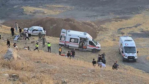 Şırnak'ta otomobil uçuruma yuvarlandı