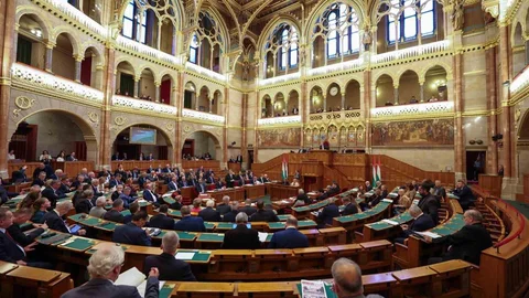 Budapeşte'de Kurtulmuş ve Orban bir araya geldi