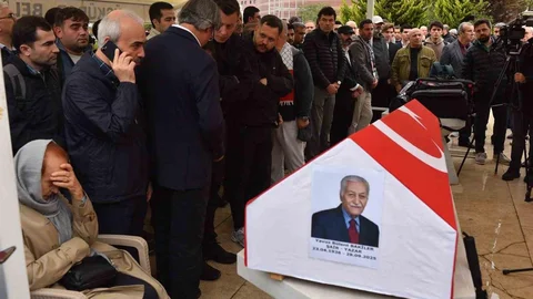İstanbul’da Yavuz Bülent Bakiler son yolculuğuna uğurlandı
