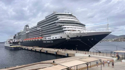 Muğla'nın Bodrum ilçesine ilk kez gelen yolcu gemisi 2.592 yolcu taşıdı