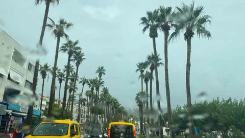 Marmaris'te yağmur etkisini gösterdi